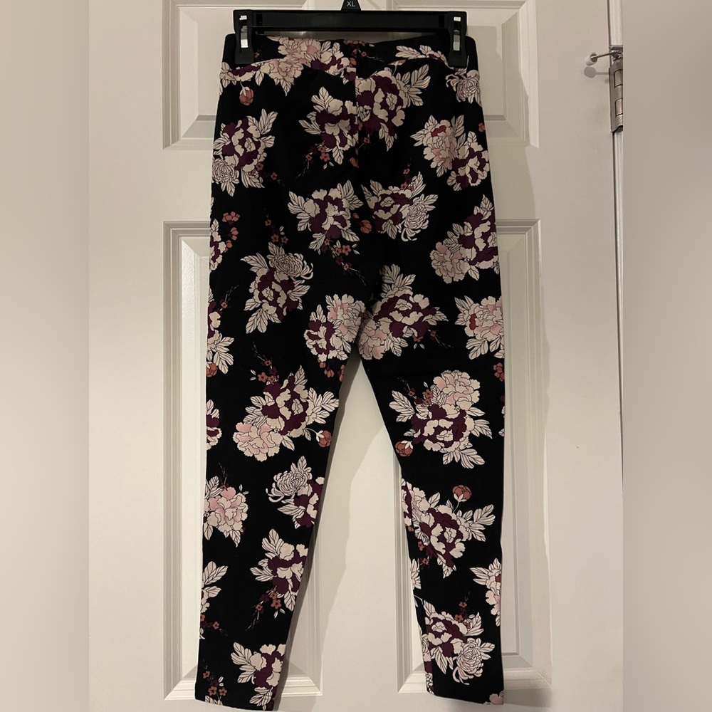 EUC Torrid floral print full length stretch legging. Size 0.